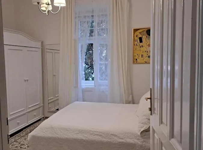 Vintage Magnolia 3* Pula